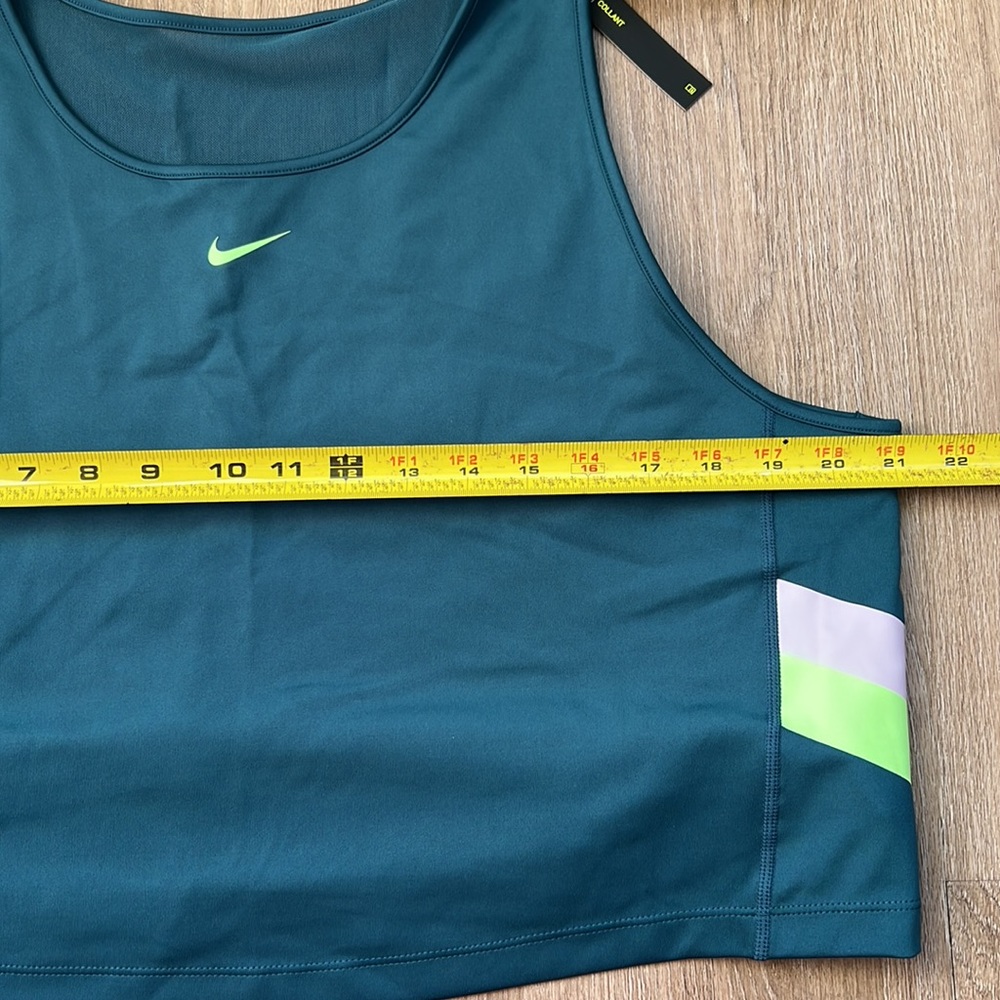 NWT Nike Dry Tight Fit Women’s Green Athletic Sports Bra Crop Top Size 2X - Picture 15 of 16